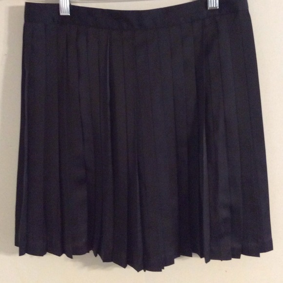 black pleated bow tie skirt - Picture 2 of 5