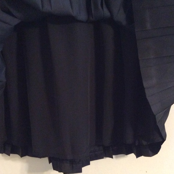 black pleated bow tie skirt - Picture 3 of 5