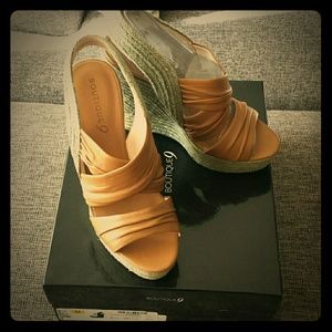 NWB Boutique 9 Camel Wedges Size 8.5