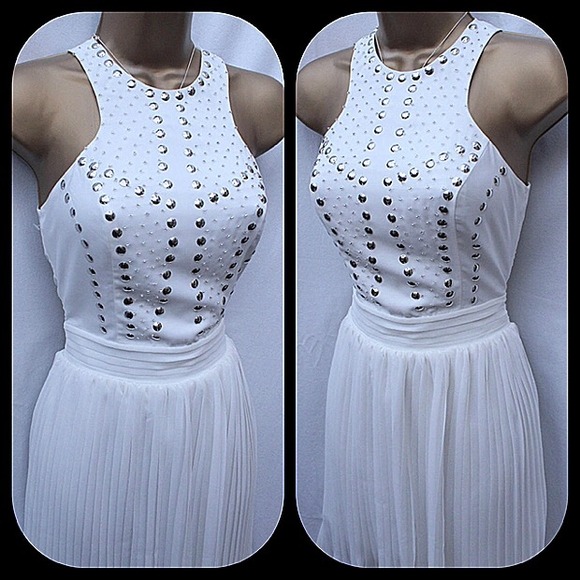 Gorgeous embellished white pleated chiffon dress - Picture 2 of 4