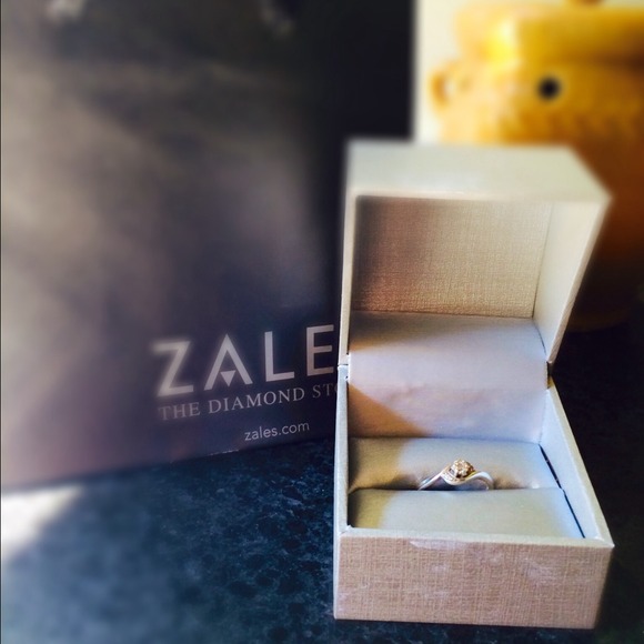 Diamond Ring - Picture 3 of 4