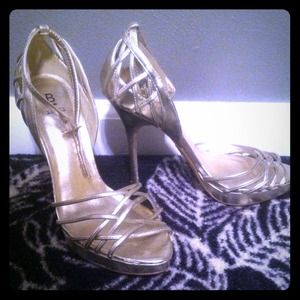 🌟🌟GOLD sandals with straps🌟🌟