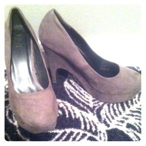 🌟🌟Gray SUEDE semi-wedge heels🌟🌟