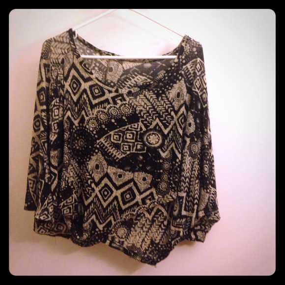 Aztec beige and black top - Picture 1 of 3