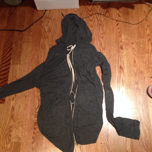HOLDBrandy Melville soft grey hoodie