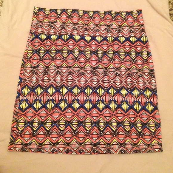 ‼️HOST PICK‼️ Colorful mini skirt NWOT - Picture 2 of 3
