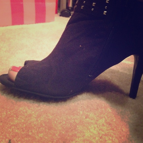 Black and silver ankle boots😝