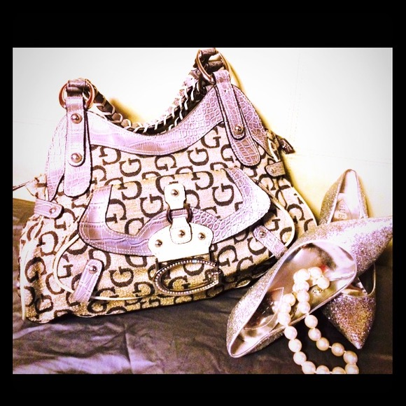 🎀Gorgeous GUESS large tote🎀