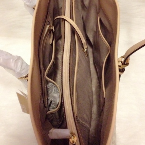 *Sold* MMK jet set tote - Picture 2 of 4