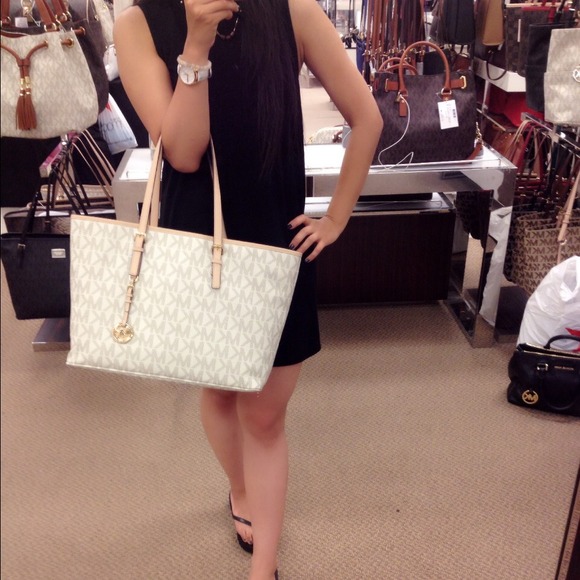 *Sold* MMK jet set tote - Picture 3 of 4