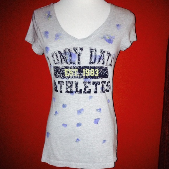 I only date athletes tee