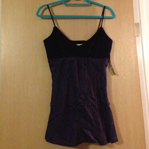 Cute DKNY top NWT
