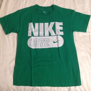 Green Nike Short Sleeve T-shirt