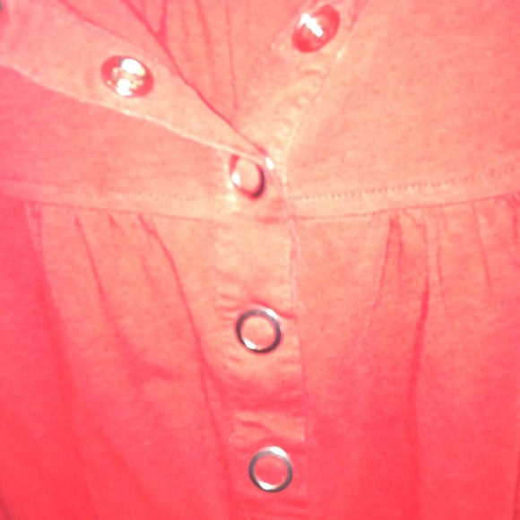Red Top 🌹 - Picture 2 of 3