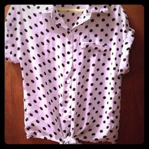 Cute Polka Dot button down top!