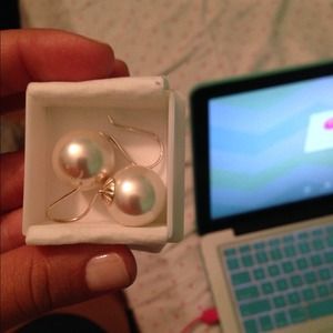 Dangled pearl earrings