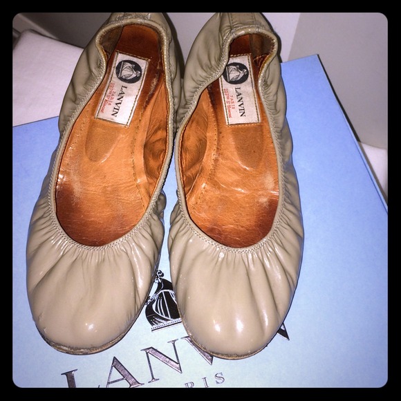 Lanvin patent grey ballet flats. Size 36