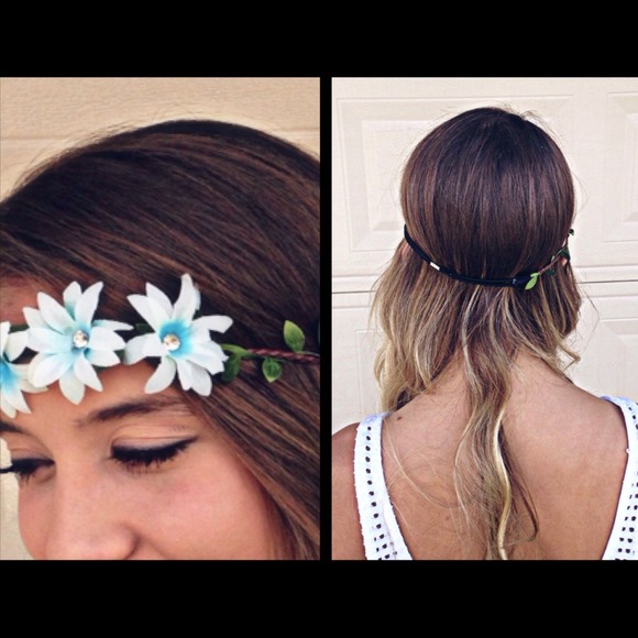 ❗️🚫SOLD❗️Tender Moments Halo Floral Headband - Picture 3 of 4