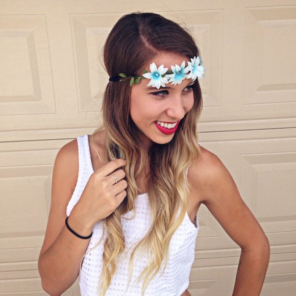 ❗️🚫SOLD❗️Tender Moments Halo Floral Headband - Picture 4 of 4