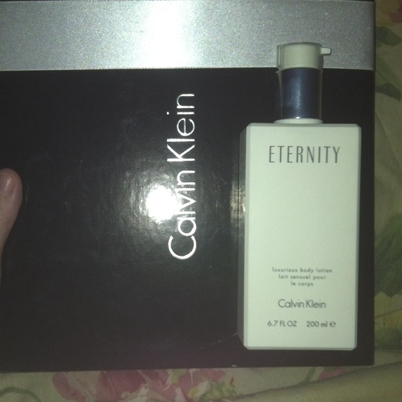 Calvin Klein 6.7 fl oz. body lotion (only) NWOT