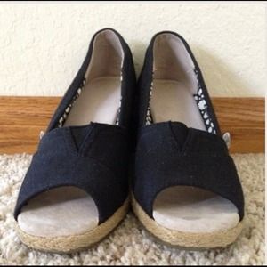 TOMS Black Calypso Wedge size 7.5