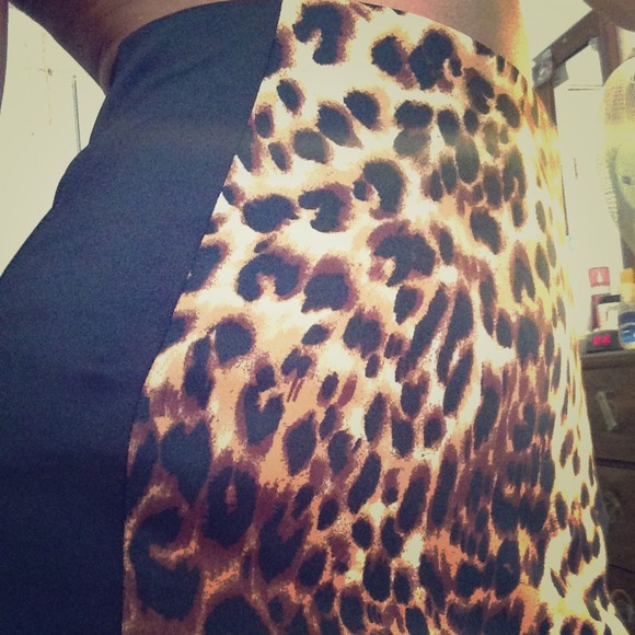 Sexy sliming bodycon leopard printed midi skirt💦