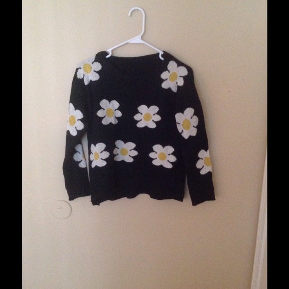 SOLD ON VINTED -Daisy printed sweater - Picture 2 of 3