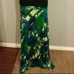 Beautiful Lularoe with alexis maxi skirt!