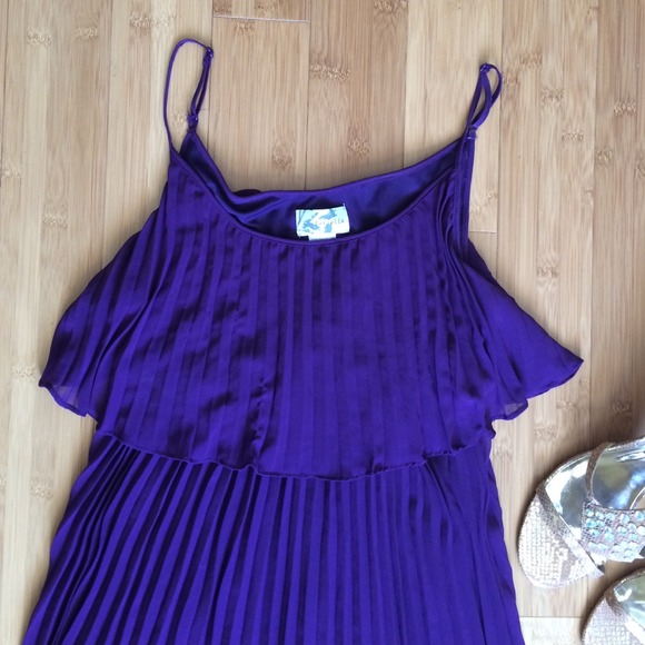 Bundled! 📦// Pleated purple accordion dress - Picture 3 of 4