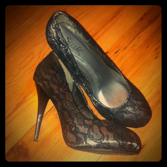 4-inch lace high heels.