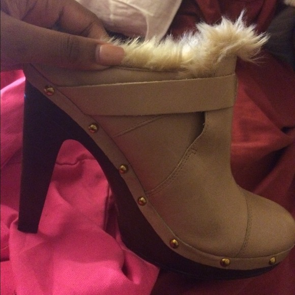 BCBG heels - Picture 3 of 4