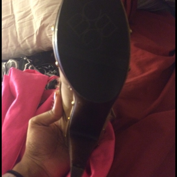 BCBG heels - Picture 4 of 4