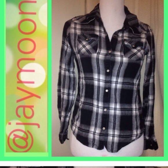 π΄soldπ΄π₯HPπ₯ Flannel button up - Picture 4 of 4