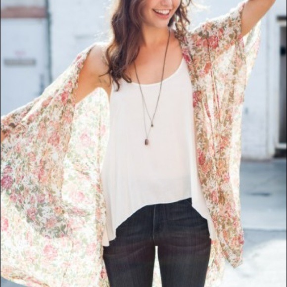 Brandy Melville Alexis kimono floral
