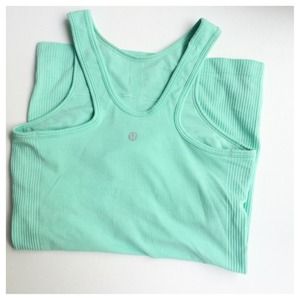 Lululemon seamlessly covered top in mint color!