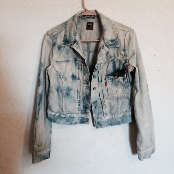Acid washed Levi jean jacket (bundle price $34)