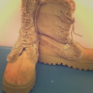 Skechers snow boots !