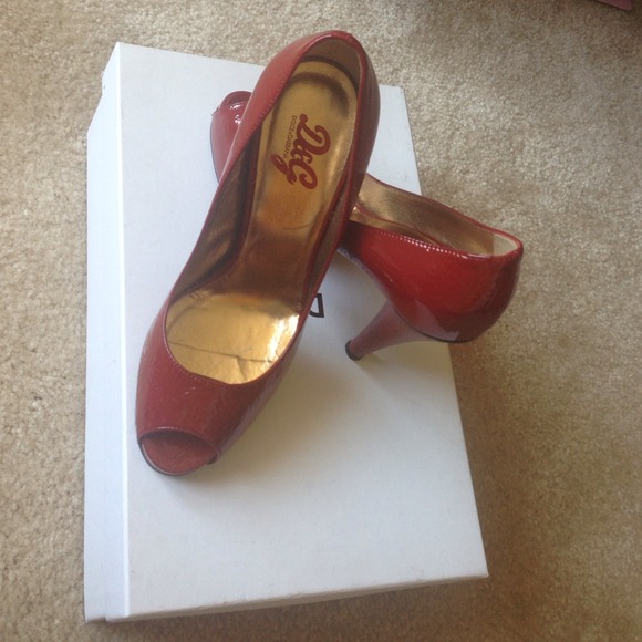 Authentic Dolce & Gabbana Pumps - Picture 2 of 4