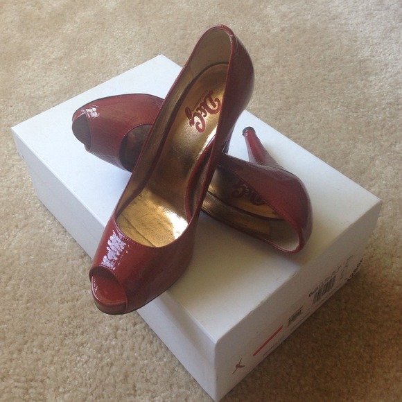 Authentic Dolce & Gabbana Pumps - Picture 4 of 4