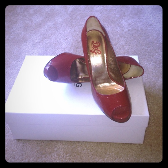 Authentic Dolce & Gabbana Pumps - Picture 1 of 4