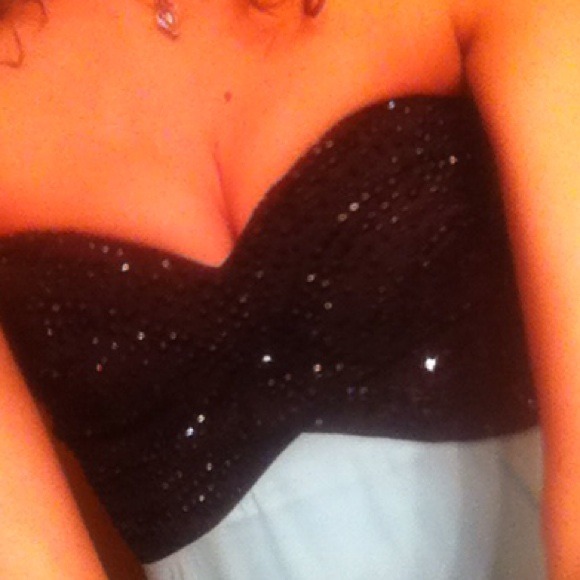 Prom dress - Picture 2 of 4