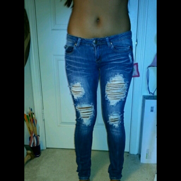 Final price NWT Size 28/5 distressed skinny jeans - Picture 2 of 4