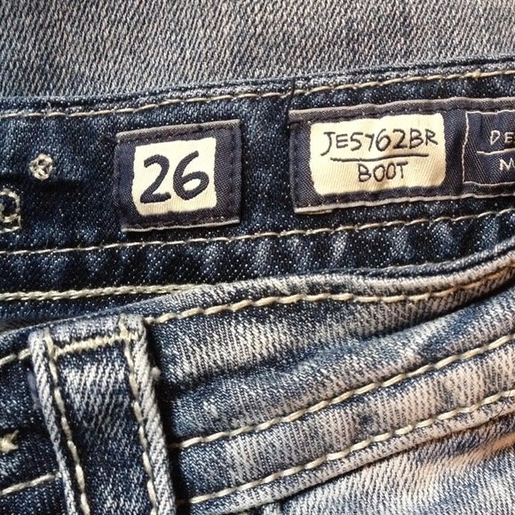 Size 26 boot cut miss me jeans. Lightly worn. - Picture 3 of 4