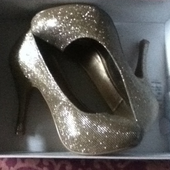 high heals - Picture 1 of 3