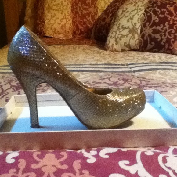 high heals - Picture 2 of 3