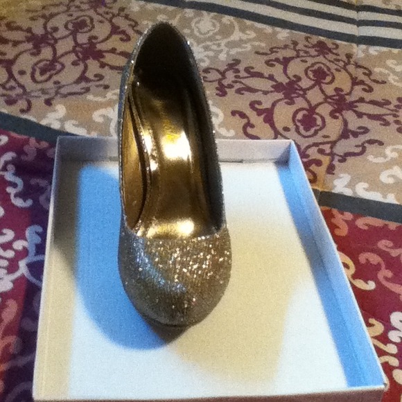 high heals - Picture 3 of 3