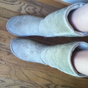 Beige UGGS