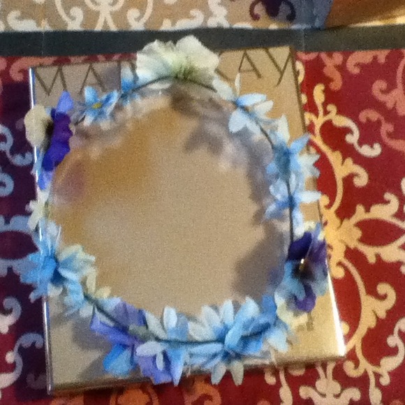 flower crowns - Picture 1 of 3