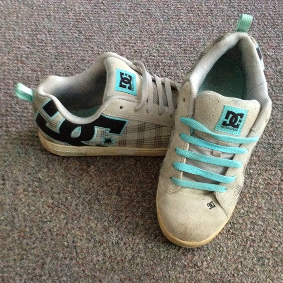 Women's DC skateboard sneaker