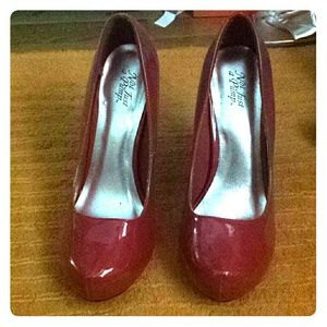 Red pumps